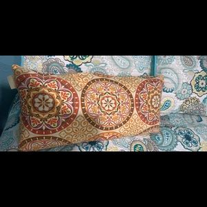Decorative pillow